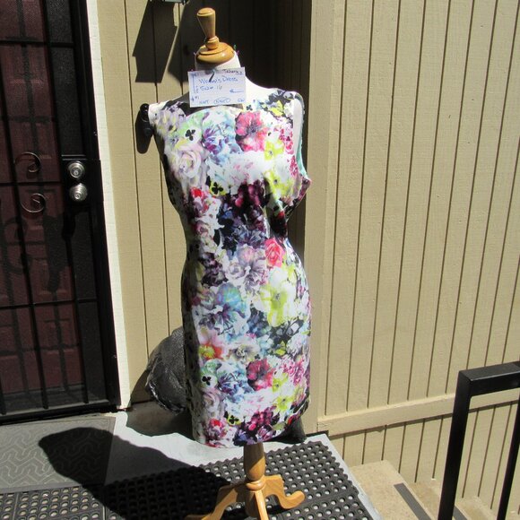 #381  NEW WOMEN'S FLORAL SHEATH DRESS BY TAHARI  (SIZE 16) - Picture 1 of 3